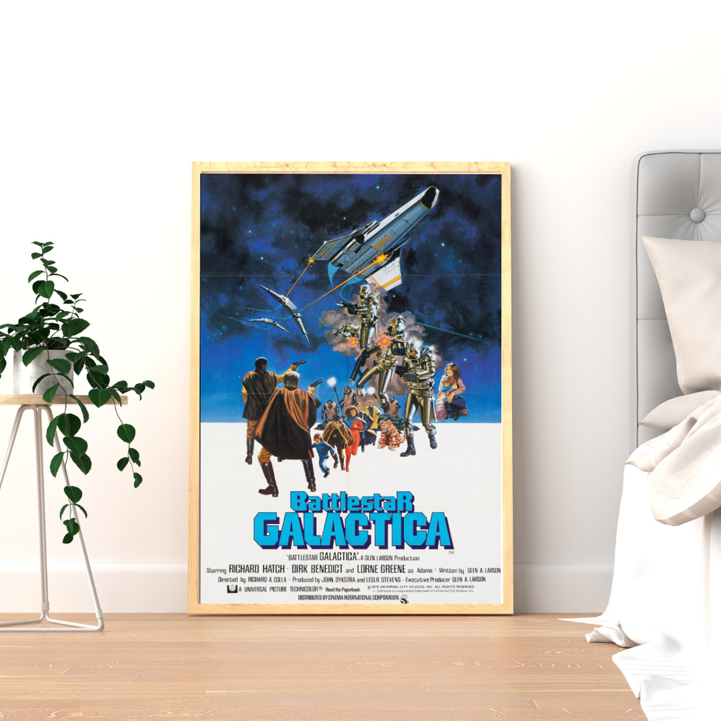 BATTLESTAR GALACTICA – A GLEN A. LARSON FILM (1978) – RICHARD HATCH – SCIENCE FICTION – MOVIE POSTER – REPRODUCTION – POSTER HUB STUDIO – HQ