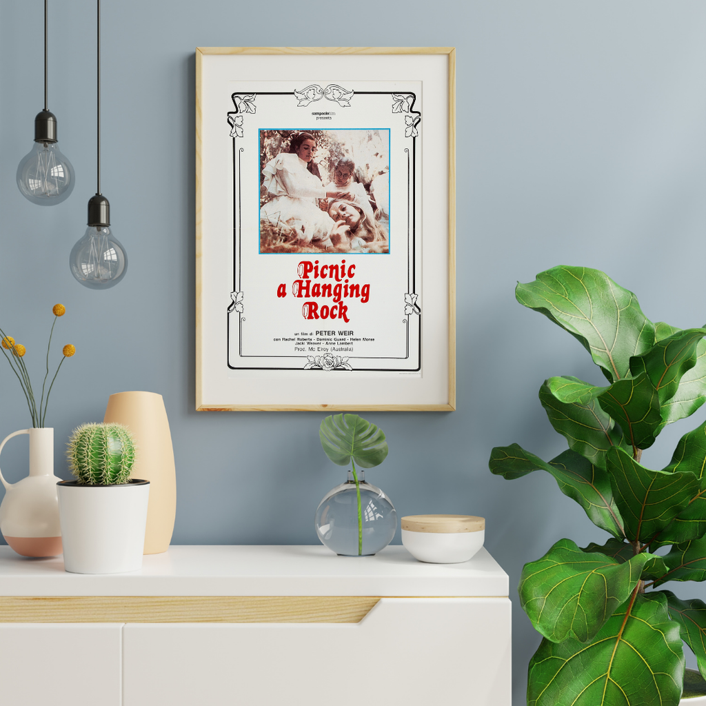 PICNIC AT HANGING ROCK – FILM DE Peter Weir (1975) – RACHEL ROBERTS – AFFICHE CINÉMA DRAME MYSTÈRE – REPRODUCTION – POSTER HUB STUDIO – HQ