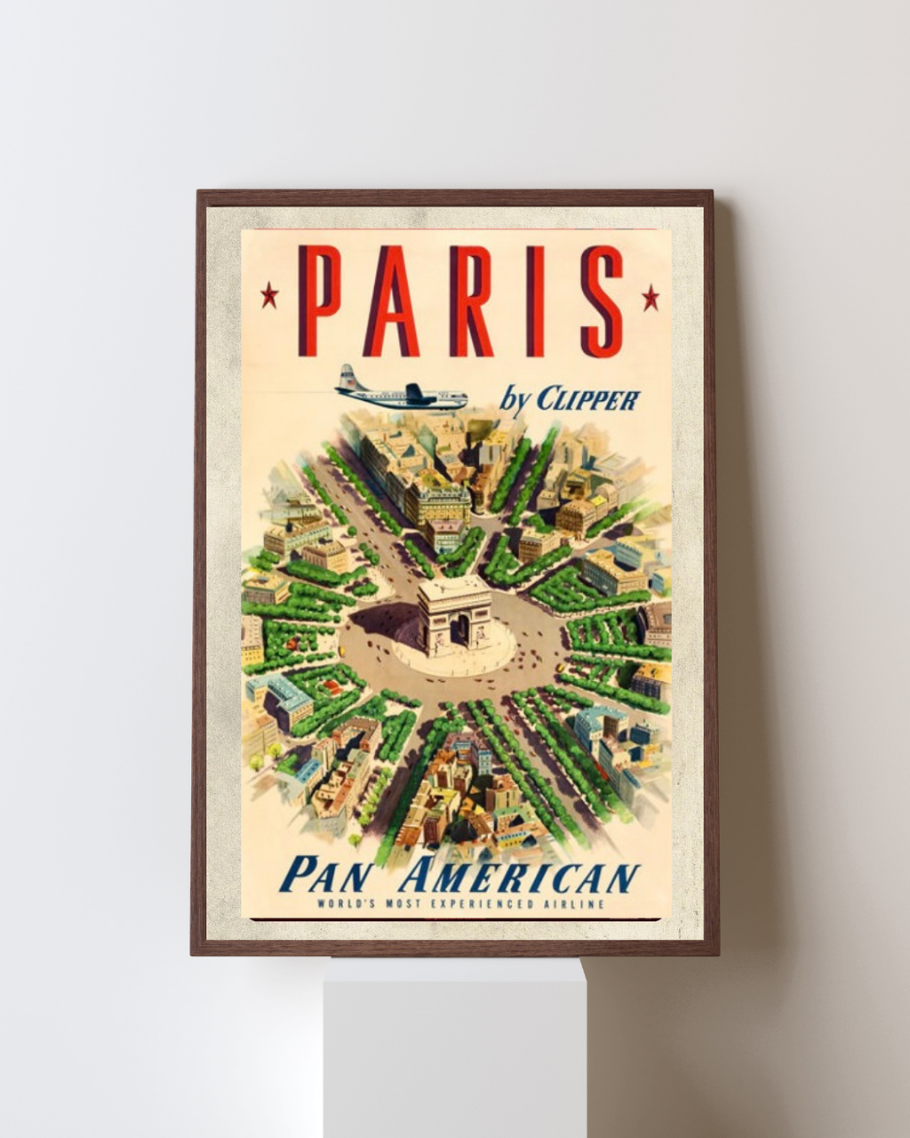 Affiche vintage Paris Pan Am Clipper. Vue aérienne Arc de Triomphe rétro. Reproduction HQ – Poster Hub Studio.