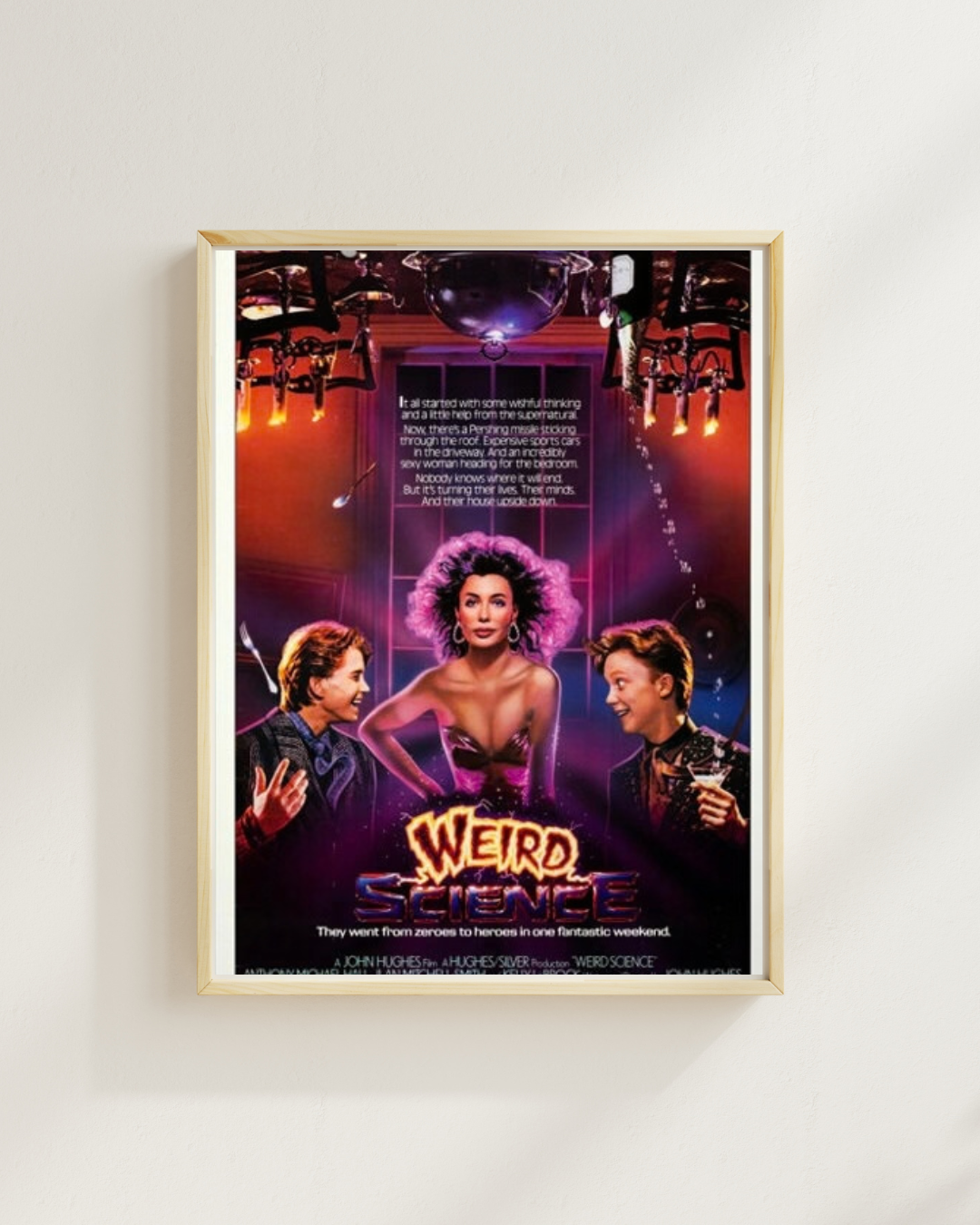 WEIRD SCIENCE – FILM DE JOHN HUGHES (1985) – KELLY LEBROCK – ANTHONY MICHAEL HALL – AFFICHE CINÉMA COMÉDIE SCIENCE-FICTION – REPRODUCTION – POSTER HUB STUDIO – HQ