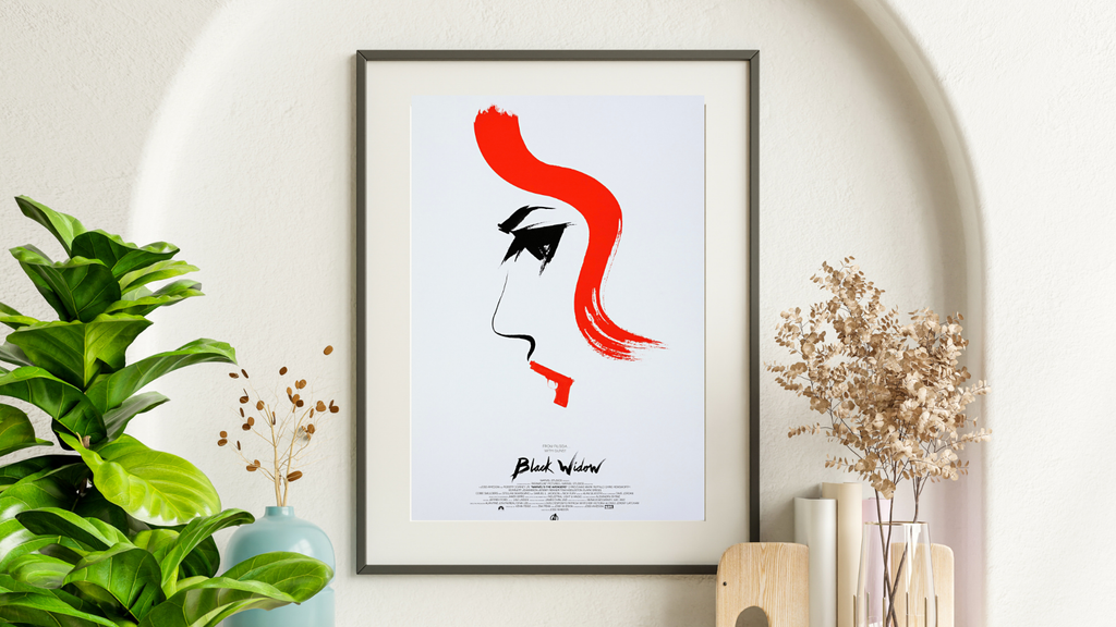 Affiche Black Widow (2012) avec Scarlett Johansson. Design minimaliste iconique Marvel. Reproduction haute qualité – Poster Hub Studio.