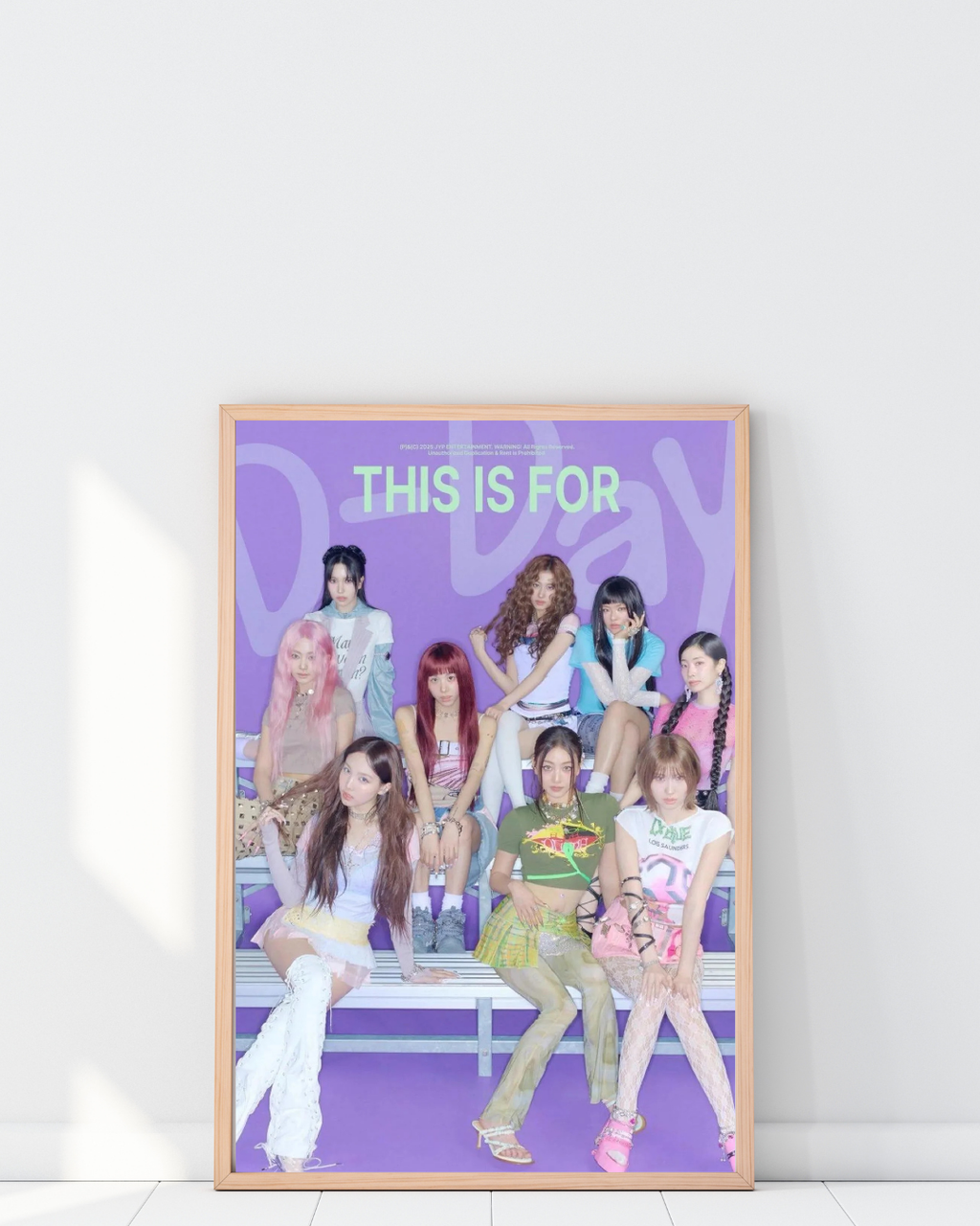 Affiche TWICE This Is For D-Day 2025 encadrée sur mur – décoration murale K-Pop violet collector moderne | Poster Hub Studio
