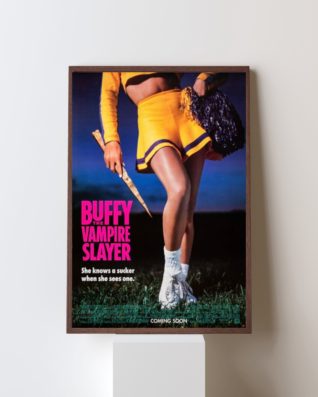 BUFFY THE VAMPIRE SLAYER – FILM DE FRAN RUBEL KUZUI (1992) – KRISTY SWANSON – AFFICHE CINÉMA COMÉDIE HORREUR – REPRODUCTION – POSTER HUB STUDIO – HQ