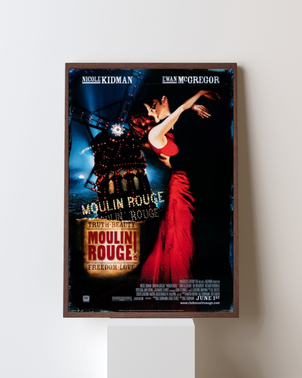 MOULIN ROUGE! (2001) – NICOLE KIDMAN – EWAN McGREGOR – AFFICHE FILM MUSICAL ROMANTIQUE PARIS – REPRODUCTION – POSTER HUB STUDIO – HQ