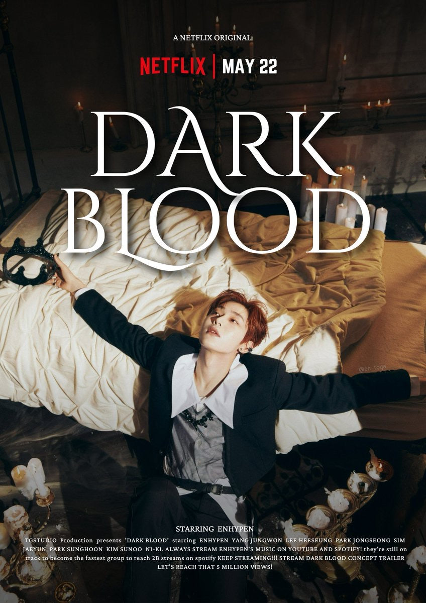 Affiche ENHYPEN Dark Blood avec membre allongé sur un lit entouré de bougies, ambiance sombre et élégante, style dramatique et artistique.
