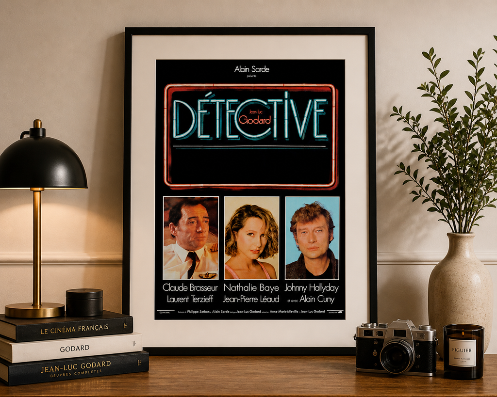 Affiche du film Détective de Jean-Luc Godard (1985). Drame policier avec Claude Brasseur et Nathalie Baye. Reproduction HQ – Poster Hub Studio.