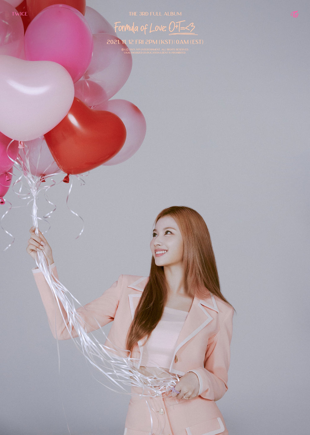 Affiche TWICE Formula of Love avec une membre tenant des ballons en forme de cœur roses et rouges, tenue pastel élégante et ambiance douce romantique, style minimaliste et lumineux K-pop, Poster Hub Studio.