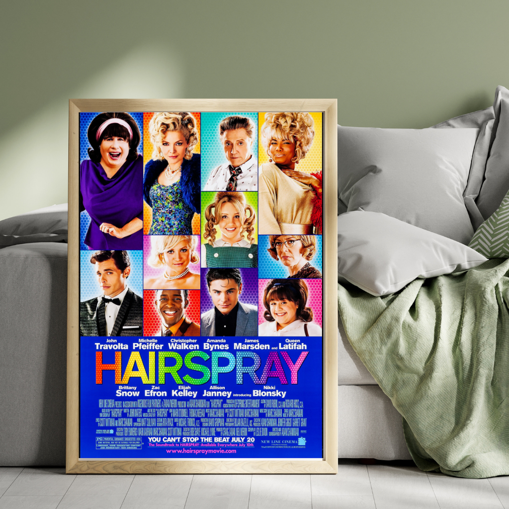 Affiche du film Hairspray (2007) avec John Travolta et Zac Efron. Comédie musicale colorée et culte. Reproduction HQ – Poster Hub Studio.