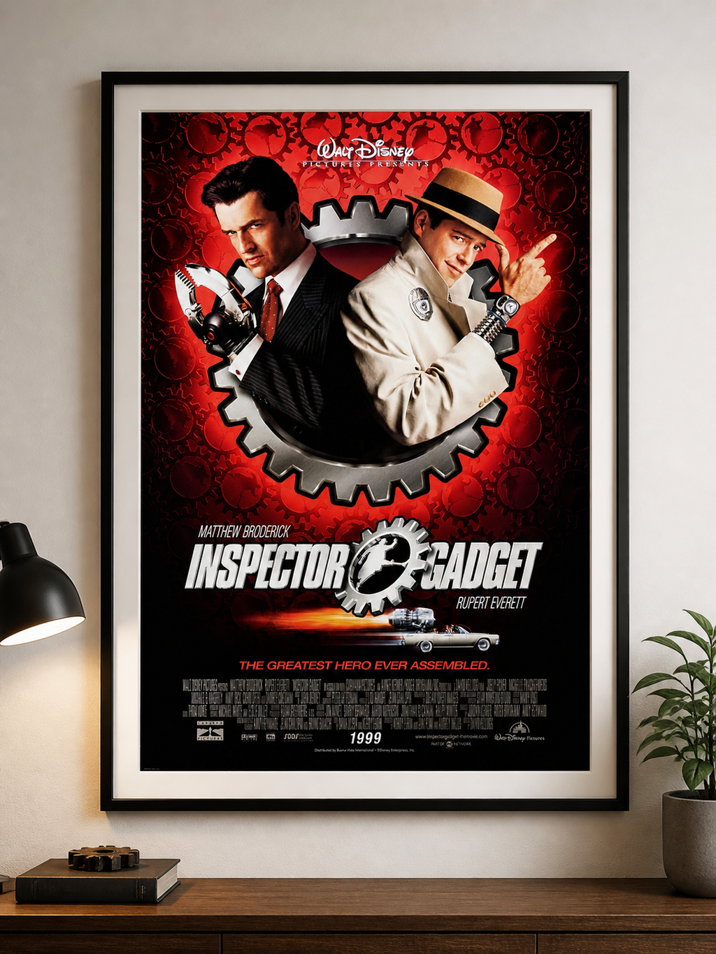 Affiche du film Inspector Gadget (1999) avec Matthew Broderick. Comédie familiale culte Disney. Reproduction HQ – Poster Hub Studio.
