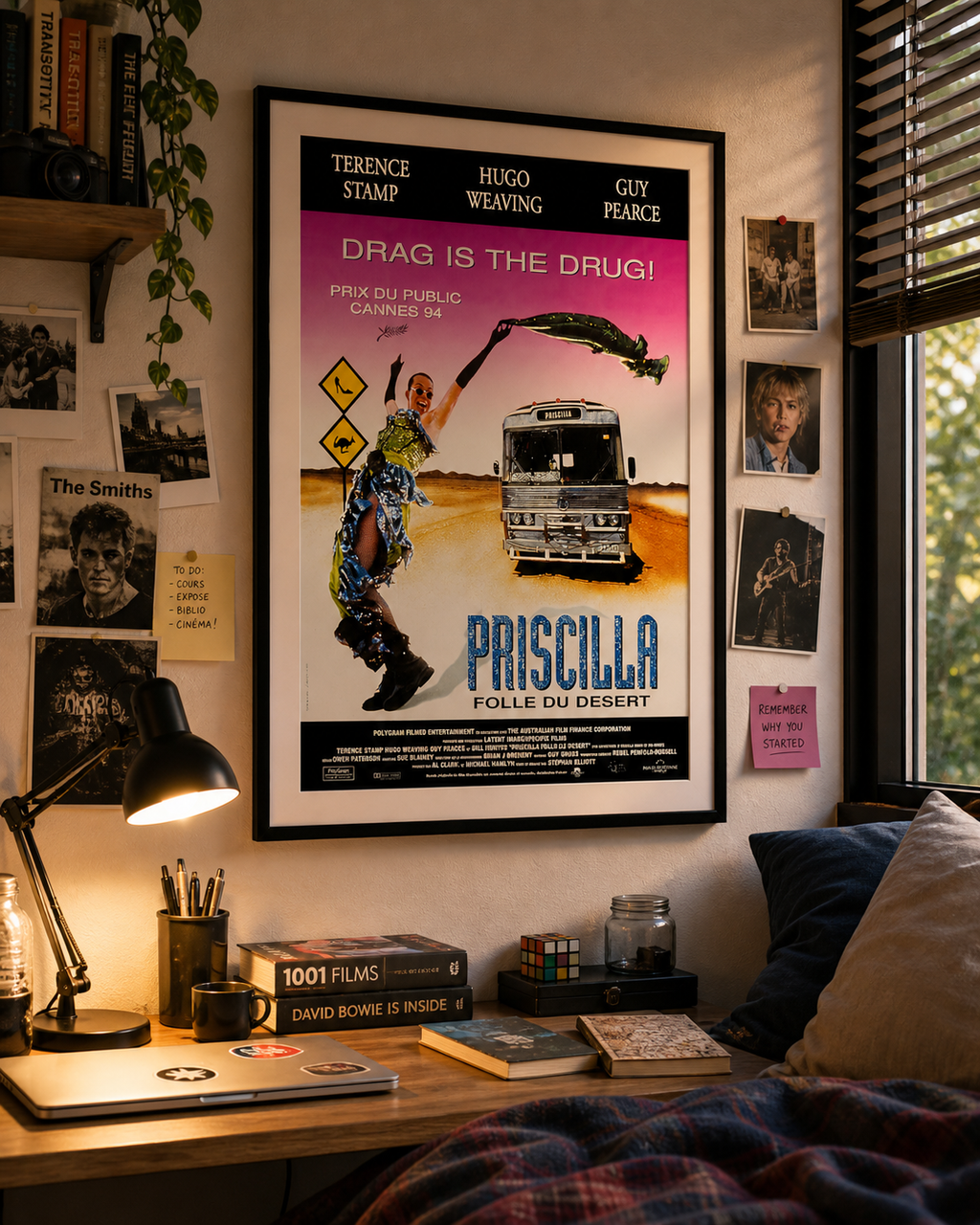 Affiche du film culte Priscilla Folle du Désert (1994). Une comédie iconique et colorée. Reproduction haute qualité – Poster Hub.