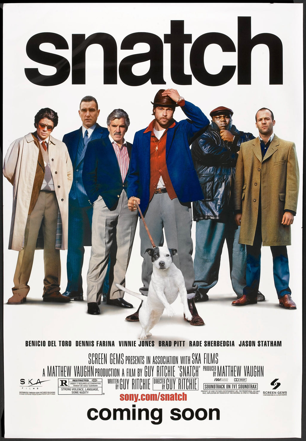 Affiche du film Snatch (2000) de Guy Ritchie avec Brad Pitt. Comédie criminelle culte. Reproduction HQ – Poster Hub Studio.