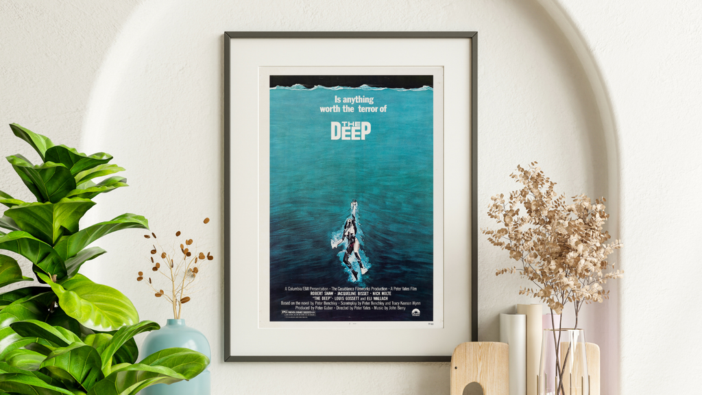 Affiche du film The Deep (1977) avec Nick Nolte. Thriller sous-marin culte. Reproduction haute qualité – Poster Hub Studio.