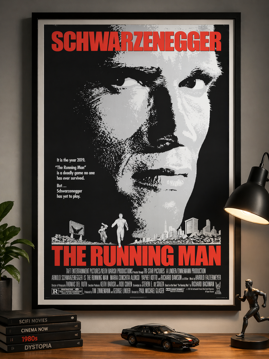 Affiche culte The Running Man (1987) avec Arnold Schwarzenegger. Film science-fiction dystopique iconique. Reproduction HQ – Poster Hub.