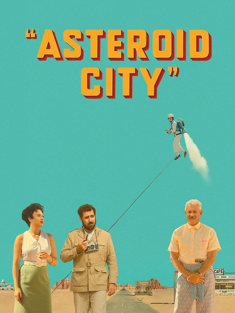 affiche Asteroid City avec personnages dans désert rétro et homme en jetpack style minimaliste Wes Anderson couleurs pastel