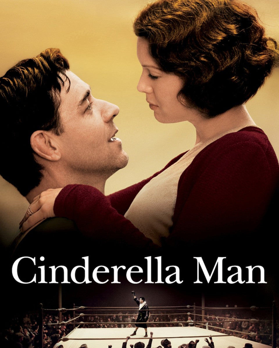 Affiche du film Cinderella Man montrant un couple en gros plan avec une scène de boxe en arrière-plan, avec Russell Crowe, ambiance dramatique et inspirante.